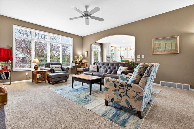 325 E STRATFORD LANE, Appleton, WI 54913