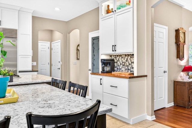 325 E STRATFORD LANE, Appleton, WI 54913