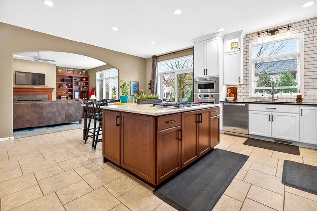 325 E STRATFORD LANE, Appleton, WI 54913
