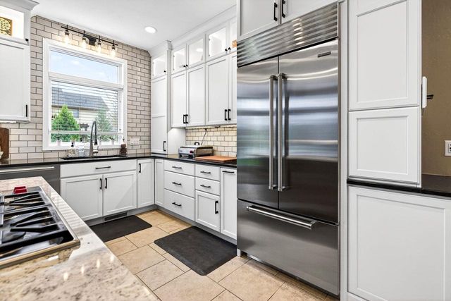 325 E STRATFORD LANE, Appleton, WI 54913