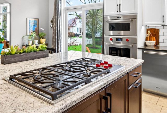 325 E STRATFORD LANE, Appleton, WI 54913