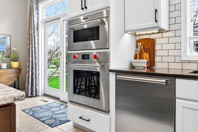 325 E STRATFORD LANE, Appleton, WI 54913