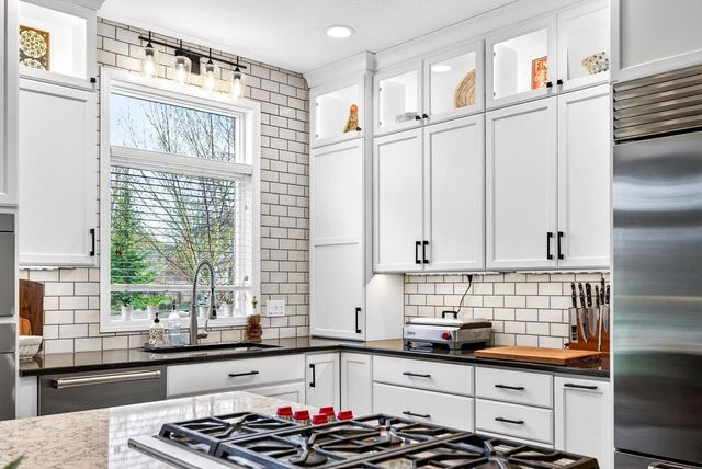 325 E STRATFORD LANE, Appleton, WI 54913
