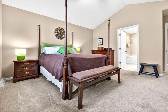 325 E STRATFORD LANE, Appleton, WI 54913