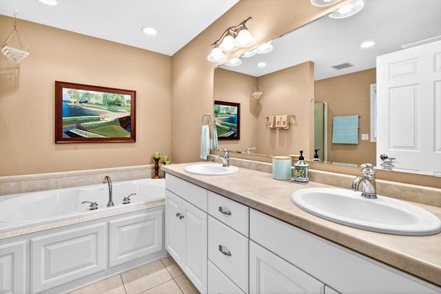 325 E STRATFORD LANE, Appleton, WI 54913