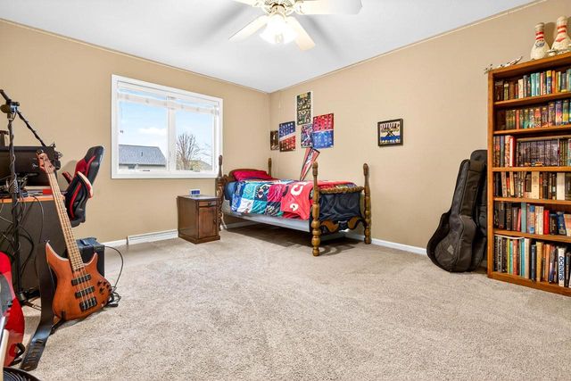 325 E STRATFORD LANE, Appleton, WI 54913