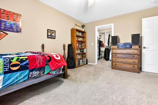 325 E STRATFORD LANE, Appleton, WI 54913