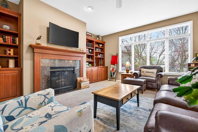 325 E STRATFORD LANE, Appleton, WI 54913