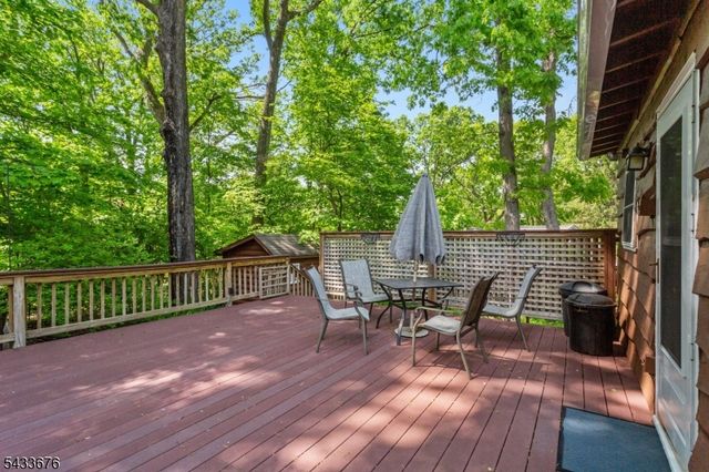 6 Partridge Trl, Kinnelon Boro, NJ 07405