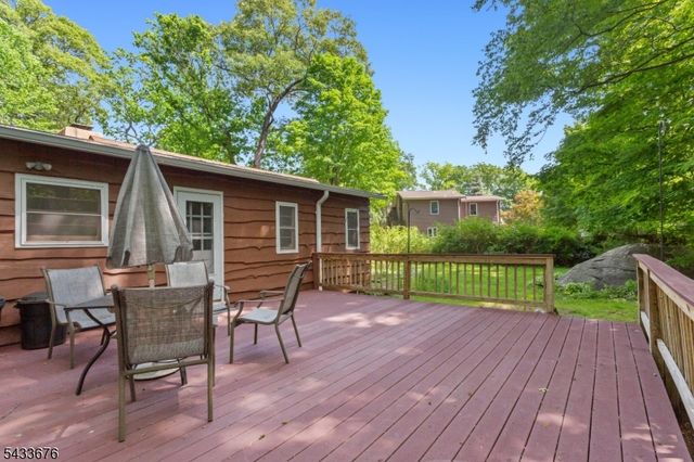 6 Partridge Trl, Kinnelon Boro, NJ 07405