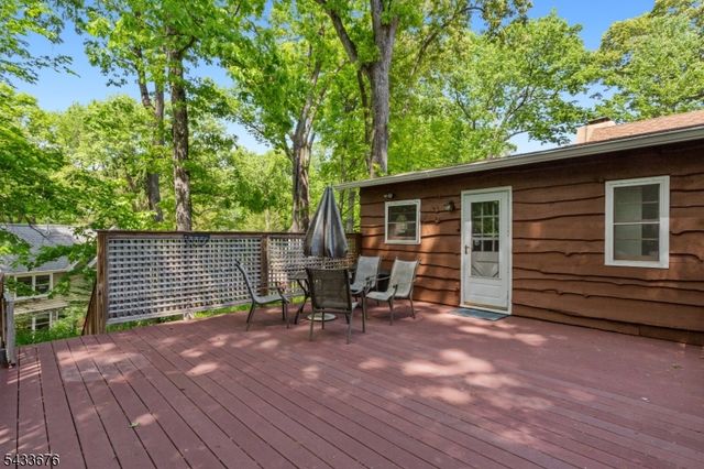 6 Partridge Trl, Kinnelon Boro, NJ 07405