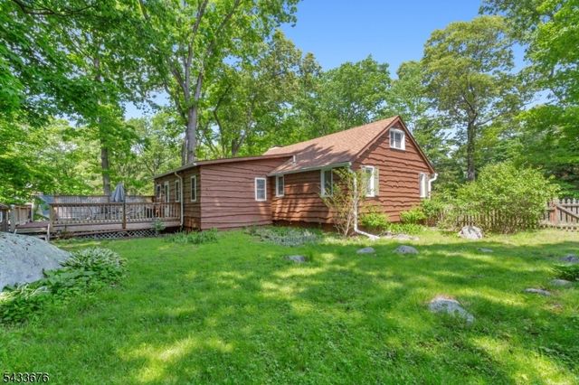 6 Partridge Trl, Kinnelon Boro, NJ 07405