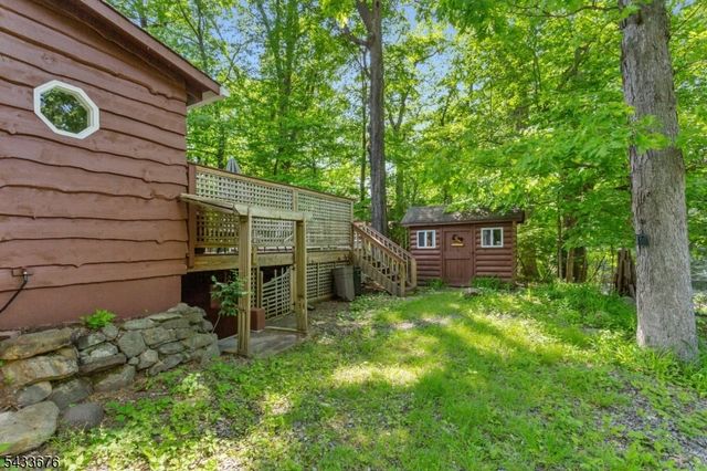 6 Partridge Trl, Kinnelon Boro, NJ 07405