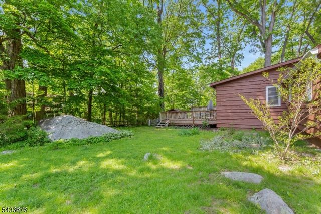 6 Partridge Trl, Kinnelon Boro, NJ 07405