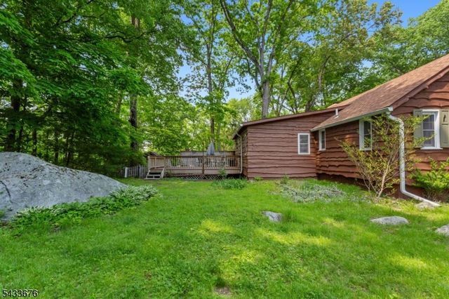 6 Partridge Trl, Kinnelon Boro, NJ 07405