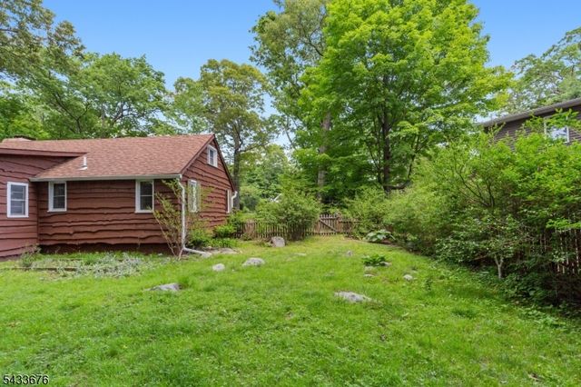 6 Partridge Trl, Kinnelon Boro, NJ 07405