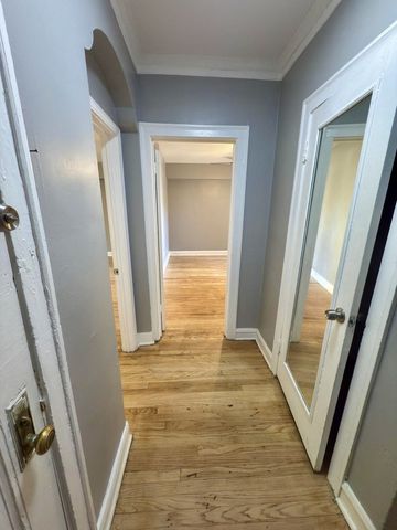 6215 N Washtenaw Avenue, Chicago, IL 60659