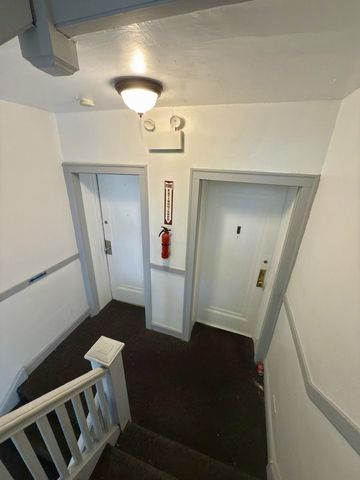 6215 N Washtenaw Avenue, Chicago, IL 60659