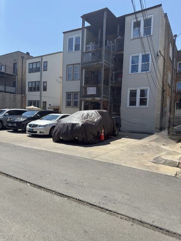 6215 N Washtenaw Avenue, Chicago, IL 60659