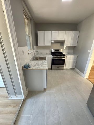 6215 N Washtenaw Avenue, Chicago, IL 60659