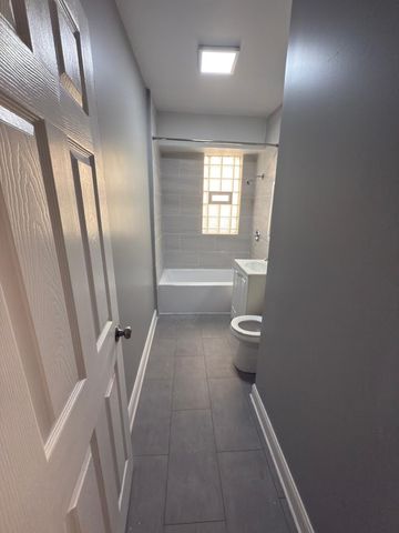 6215 N Washtenaw Avenue, Chicago, IL 60659