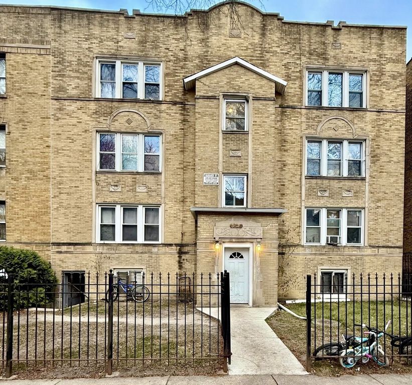 6215 N Washtenaw Avenue, Chicago, IL 60659