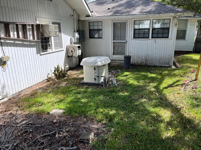 802 Dennis Ave, Leesville, LA 71446