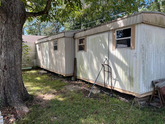 802 Dennis Ave, Leesville, LA 71446