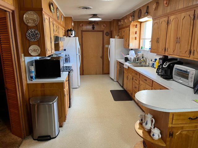 802 Dennis Ave, Leesville, LA 71446