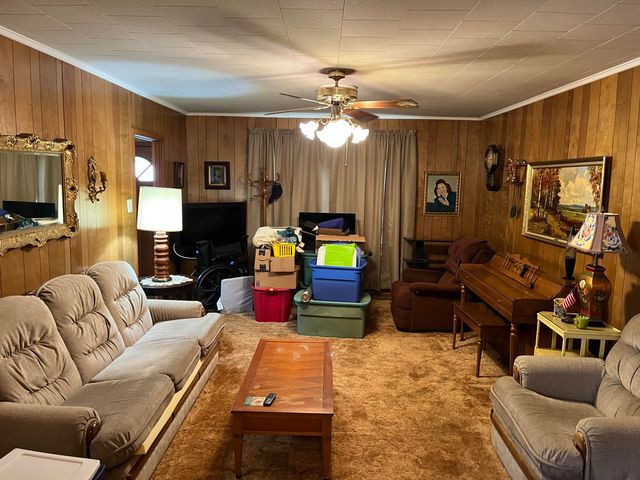 802 Dennis Ave, Leesville, LA 71446