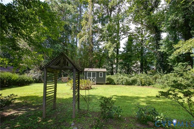 8718 Privet Dr, Chesterfield, VA 23237