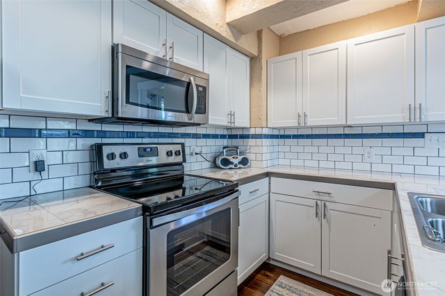 913 E McKinley Road, Tacoma, WA 98404