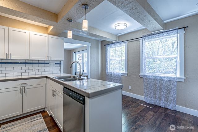 913 E McKinley Road, Tacoma, WA 98404