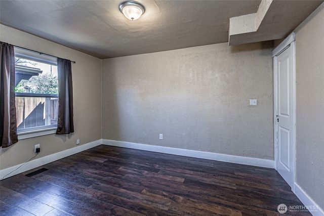 913 E McKinley Road, Tacoma, WA 98404