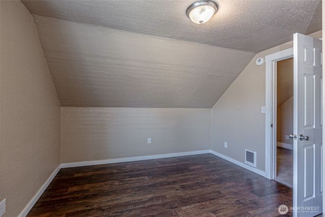 913 E McKinley Road, Tacoma, WA 98404