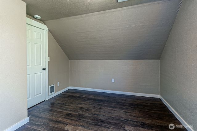 913 E McKinley Road, Tacoma, WA 98404