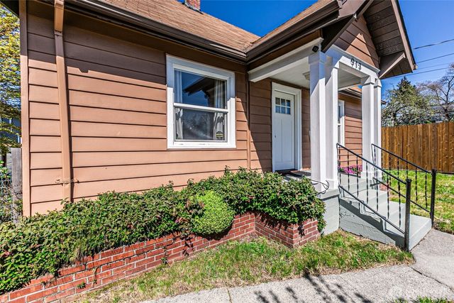 913 E McKinley Road, Tacoma, WA 98404