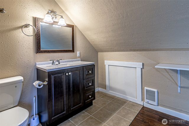 913 E McKinley Road, Tacoma, WA 98404