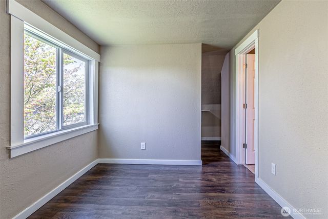 913 E McKinley Road, Tacoma, WA 98404