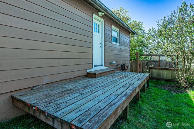 913 E McKinley Road, Tacoma, WA 98404