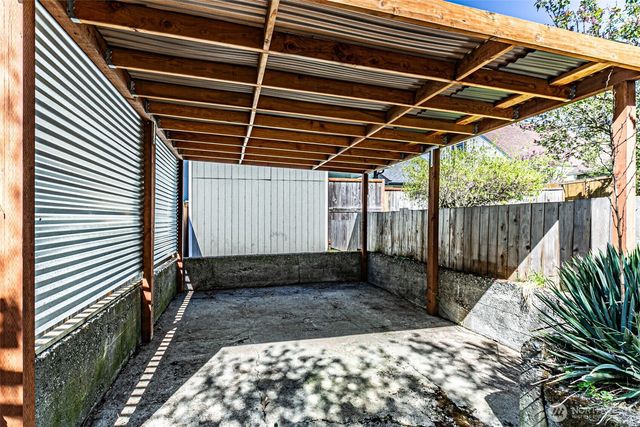 913 E McKinley Road, Tacoma, WA 98404