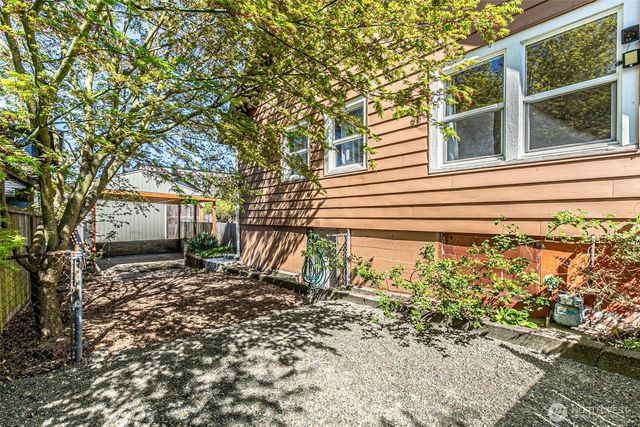 913 E McKinley Road, Tacoma, WA 98404