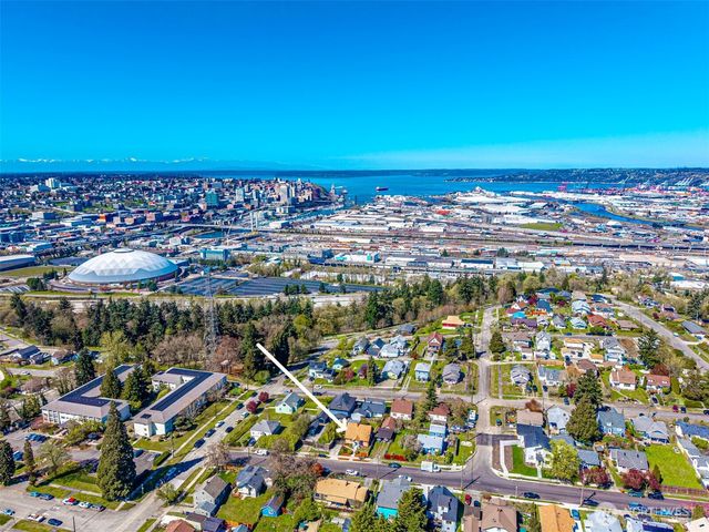 913 E McKinley Road, Tacoma, WA 98404