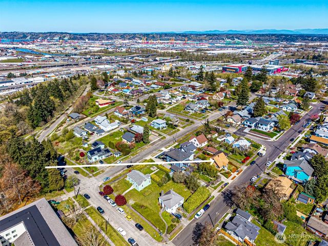 913 E McKinley Road, Tacoma, WA 98404