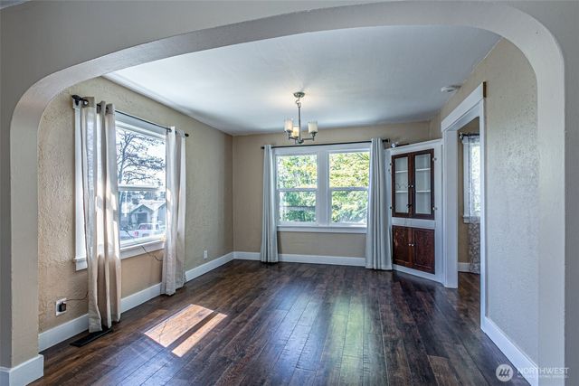 913 E McKinley Road, Tacoma, WA 98404