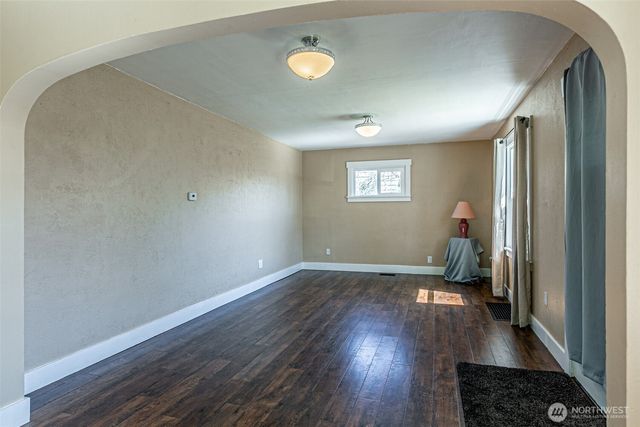 913 E McKinley Road, Tacoma, WA 98404