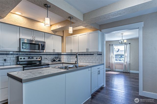 913 E McKinley Road, Tacoma, WA 98404