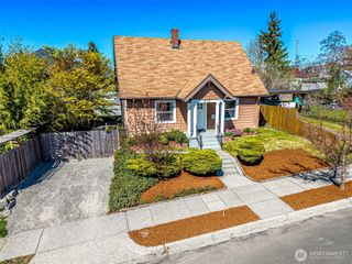 913 E McKinley Road, Tacoma, WA 98404