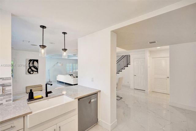 1112 NE 17th Way, Fort Lauderdale, FL 33304