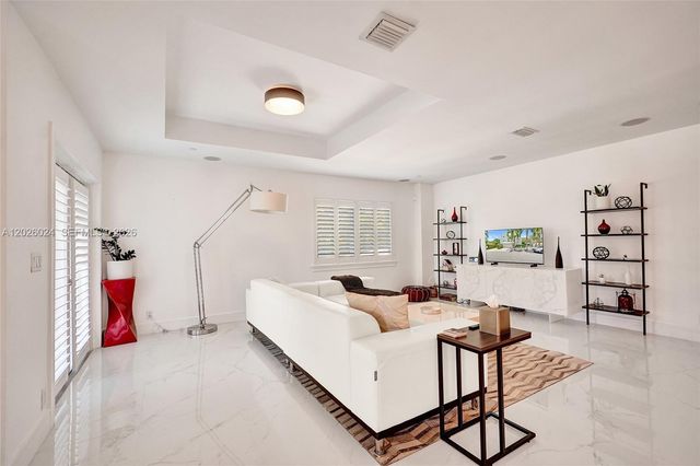 1112 NE 17th Way, Fort Lauderdale, FL 33304